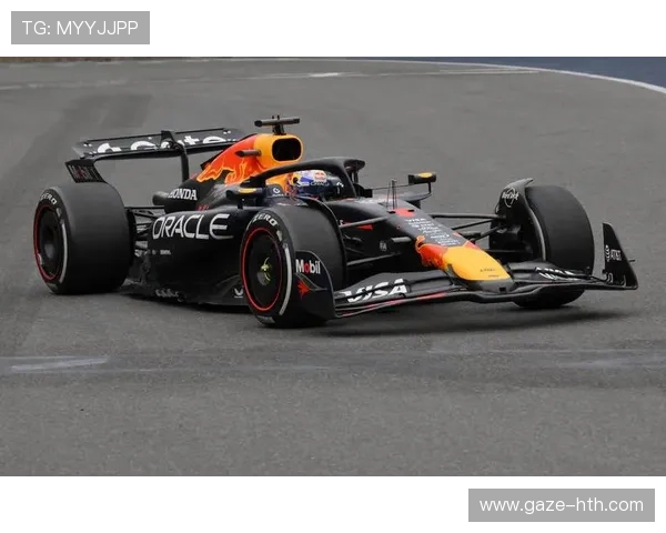 F1赛事最新动态:梅赛德斯车队在巴林大奖赛中展现强势表现,维斯塔潘再创纪录 F1赛事最新动态:梅赛德斯车队在巴林大奖赛中展现强势表现,维斯塔潘再创纪录