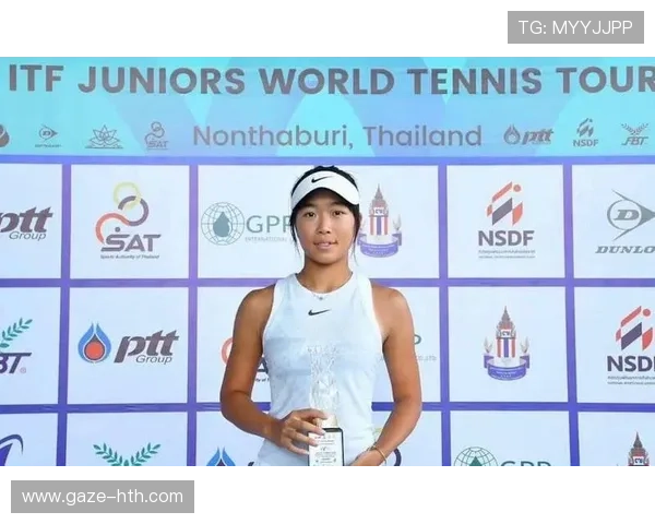 中国网球新星崭露头角 连续击败世界排名前十选手展现无限潜力