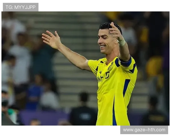 C罗连续破门助队夺冠曼联新赛季战绩亮眼引球迷热议